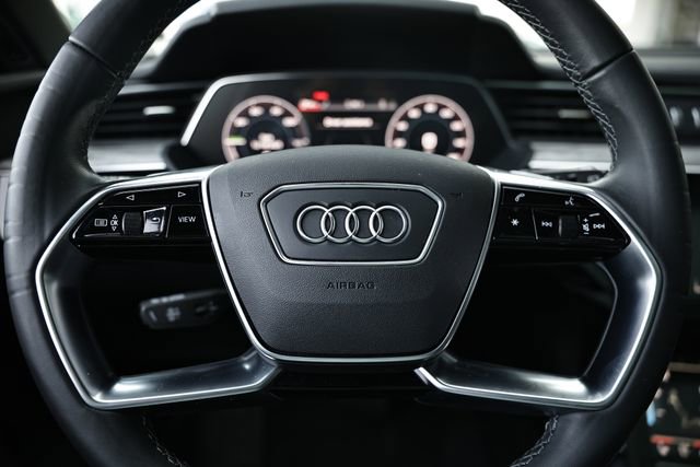 Used 2022 Audi e-tron Premium Plus image 32