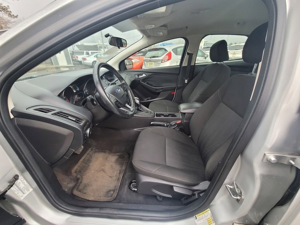 Used 2015 Ford Focus SE w/ SE Sport Package image 10