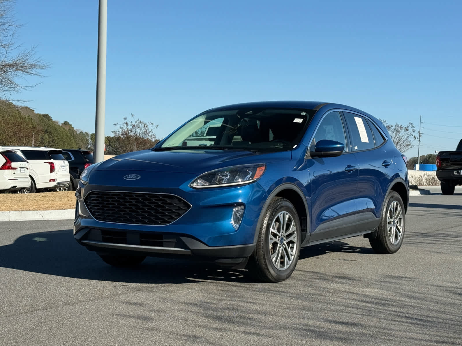 Used 2022 Ford Escape SEL w/ Technology Package image 2