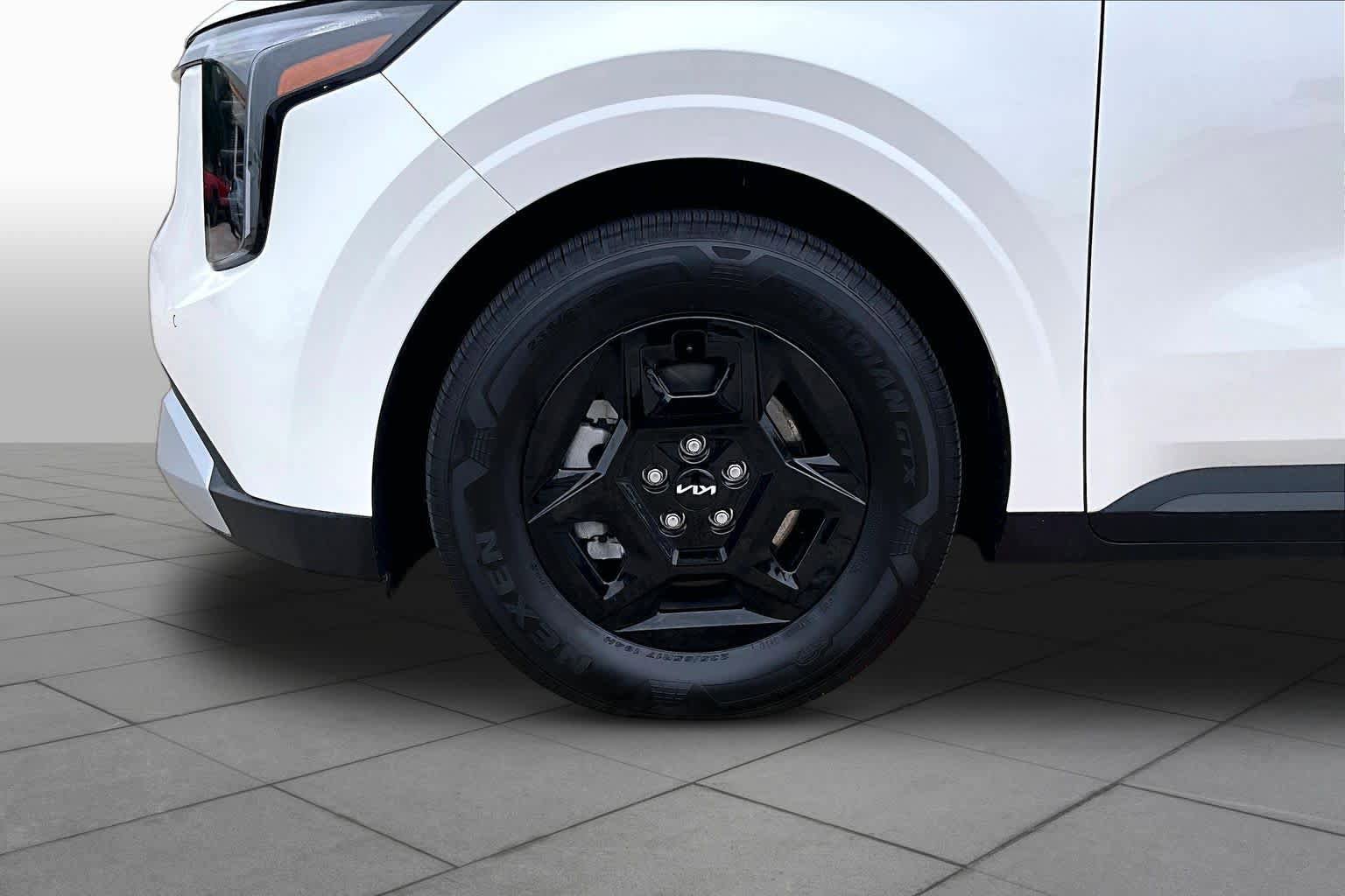 Certified 2026 Kia Carnival FWD image 10