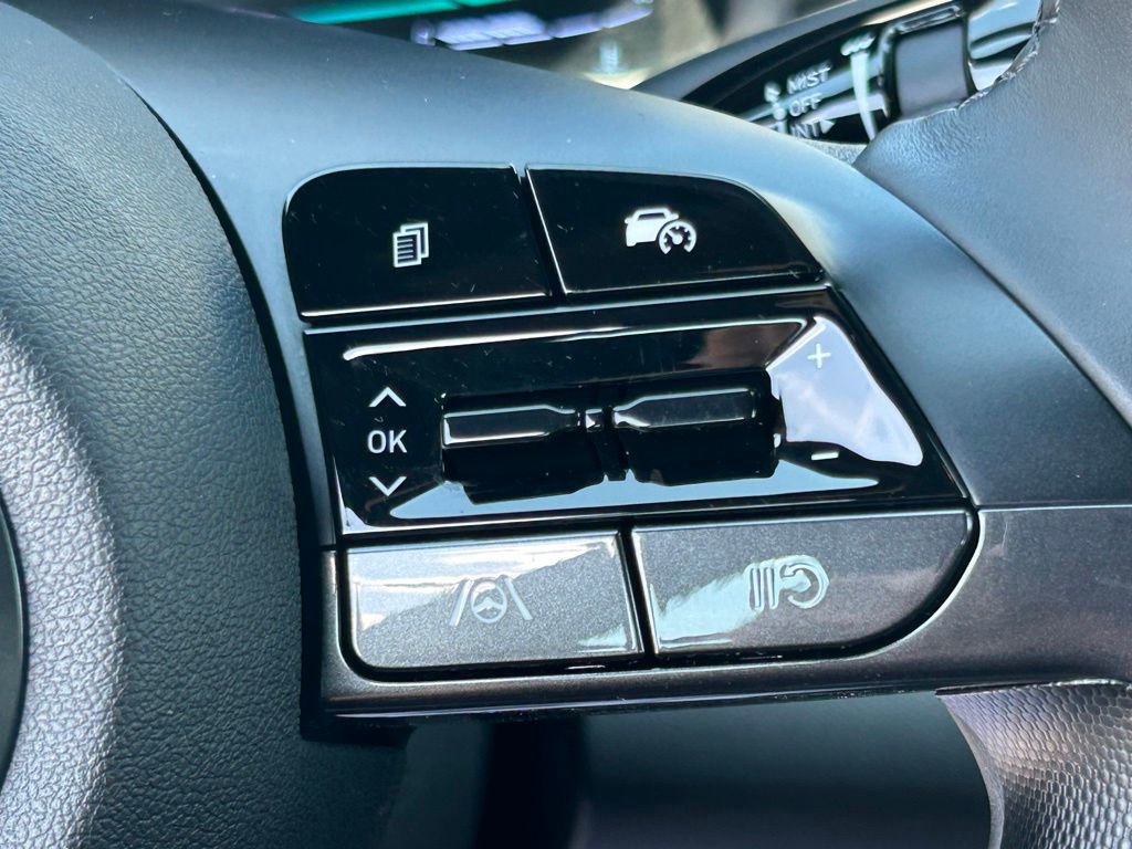 Used 2025 Hyundai Elantra Sport FWD image 25