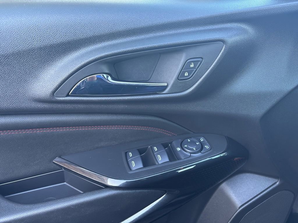 Used 2025 Chevrolet Trax RS w/ Sunroof Package image 27