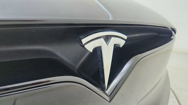 Used 2024 Tesla Model X Plaid image 16