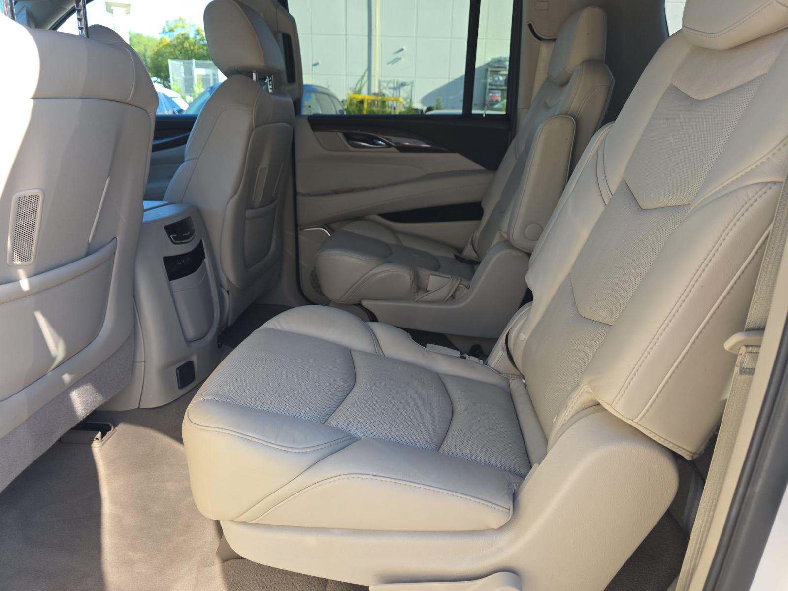 Used 2018 Cadillac Escalade ESV Luxury AWD/4WD image 5