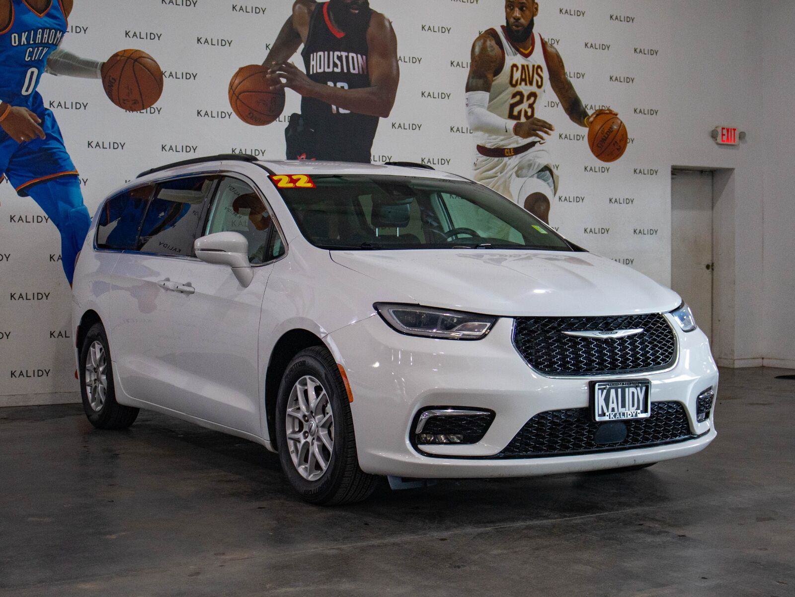 Used 2022 Chrysler Pacifica Touring-L FWD image 18