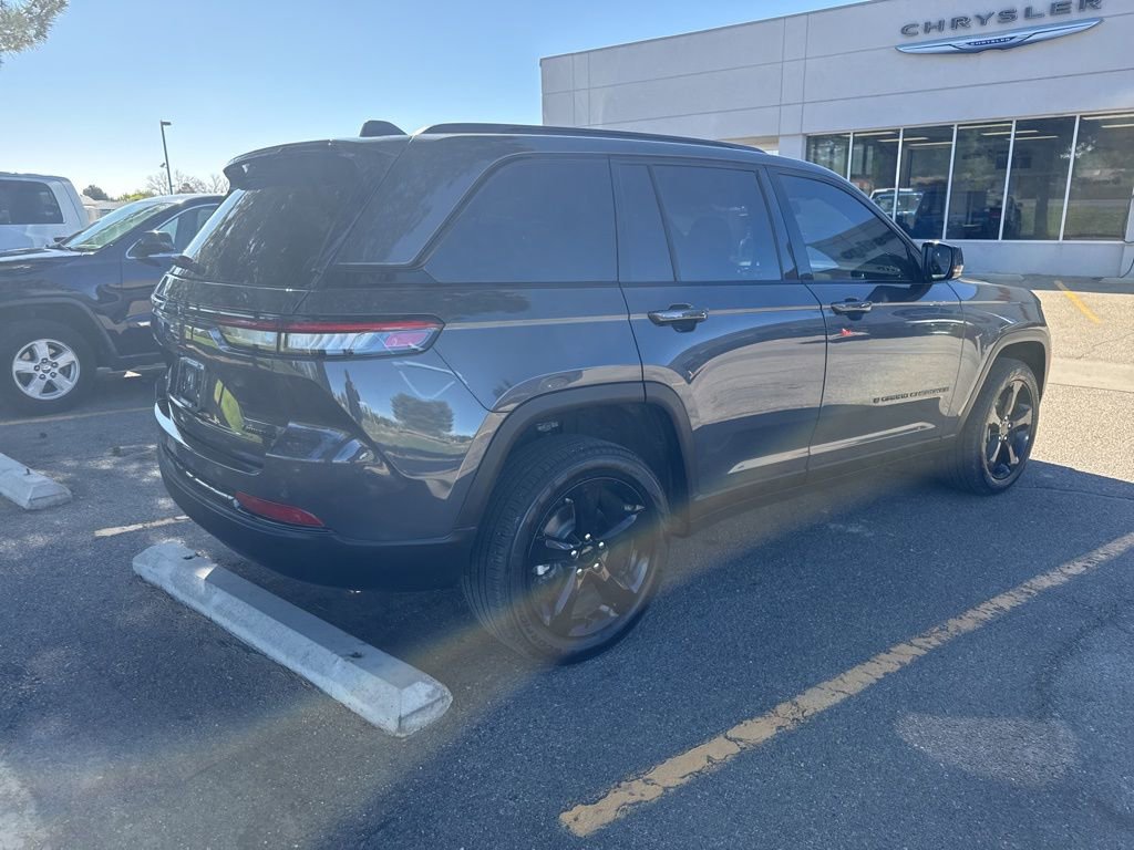 Used 2025 Jeep Grand Cherokee Limited w/ Black Appearance Package AWD/4WD image 7