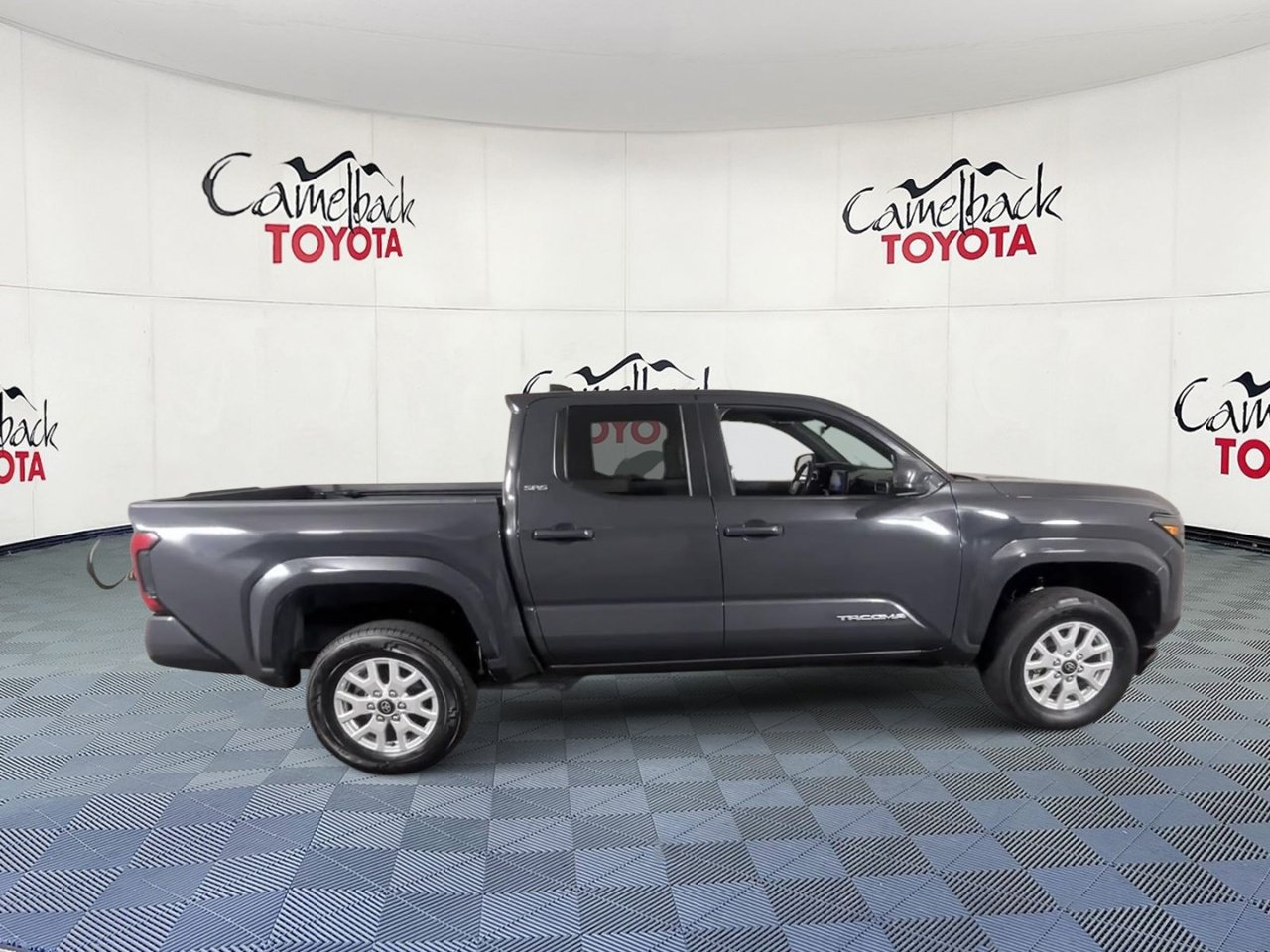 Used 2024 Toyota Tacoma SR5 AWD/4WD image 3