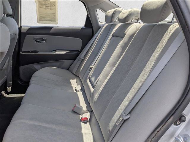 Used 2010 Hyundai Elantra GLS FWD image 16
