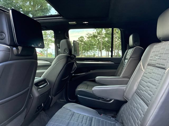Used 2025 Cadillac Escalade ESV V AWD/4WD image 23