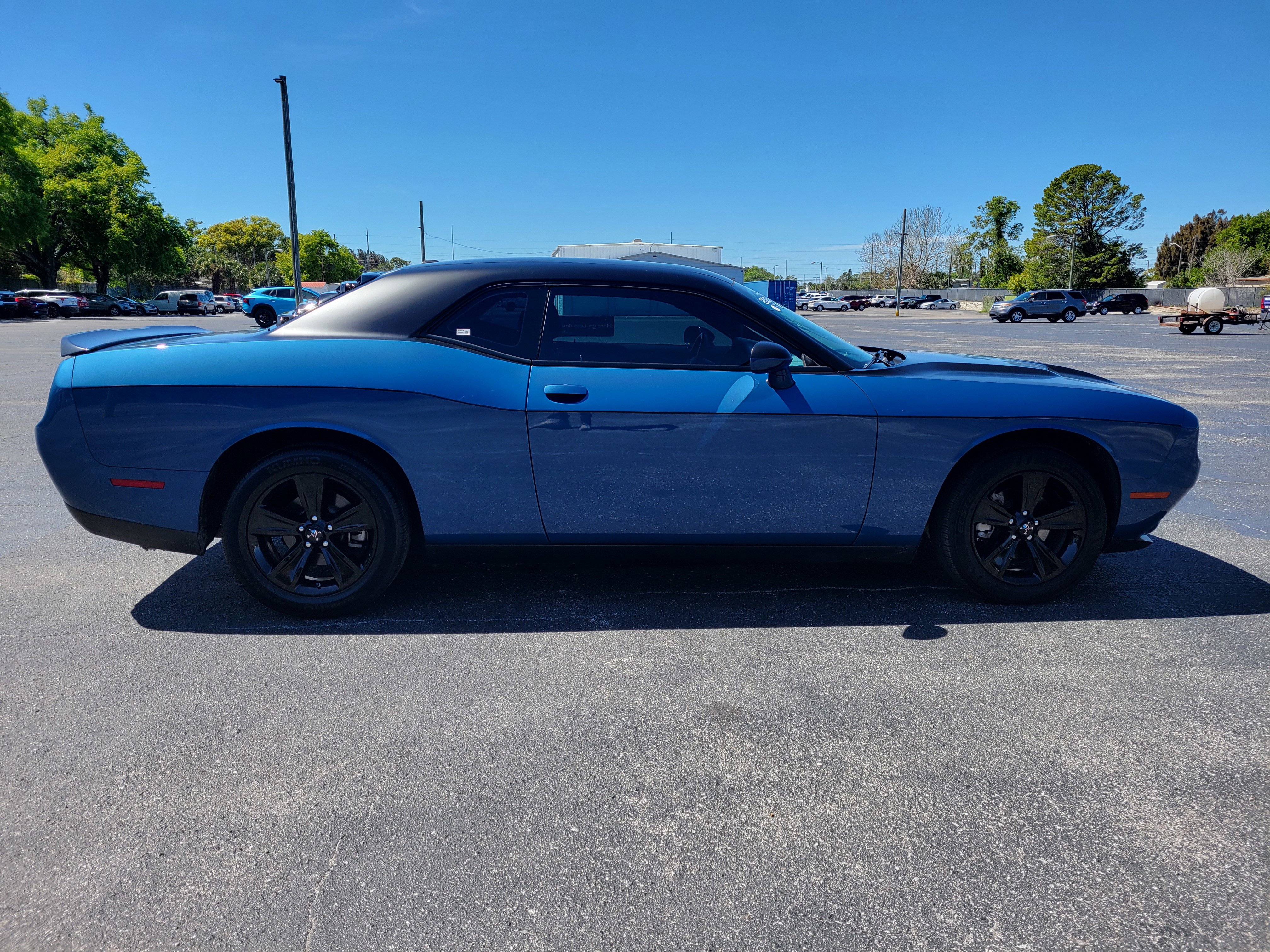 Used 2023 Dodge Challenger SXT image 4