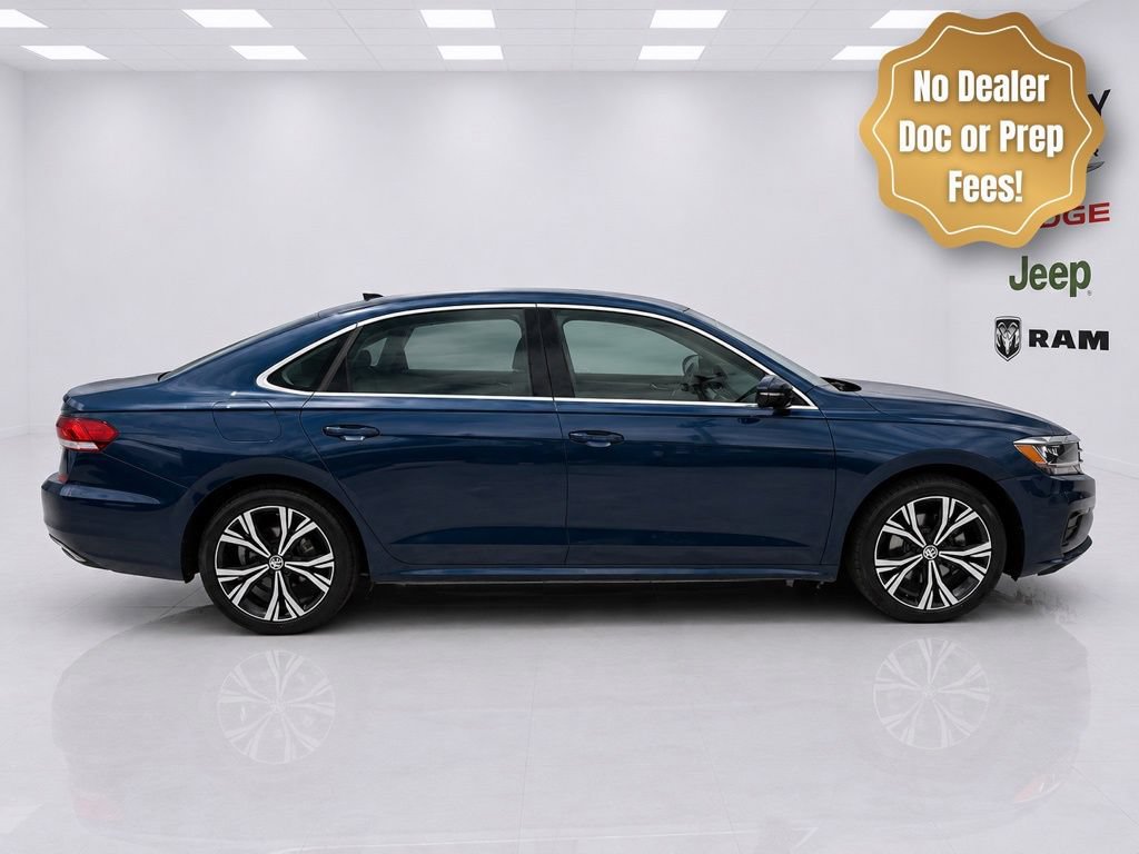 Used 2021 Volkswagen Passat 2.0T SE FWD image 3