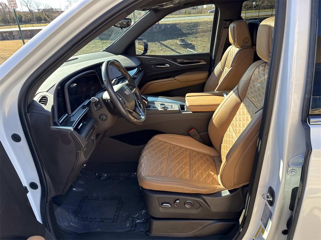 Used 2021 Cadillac Escalade Premium Luxury image 16