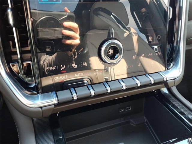 New 2026 GMC Yukon XL Elevation w/ Elevation Premium Package image 19