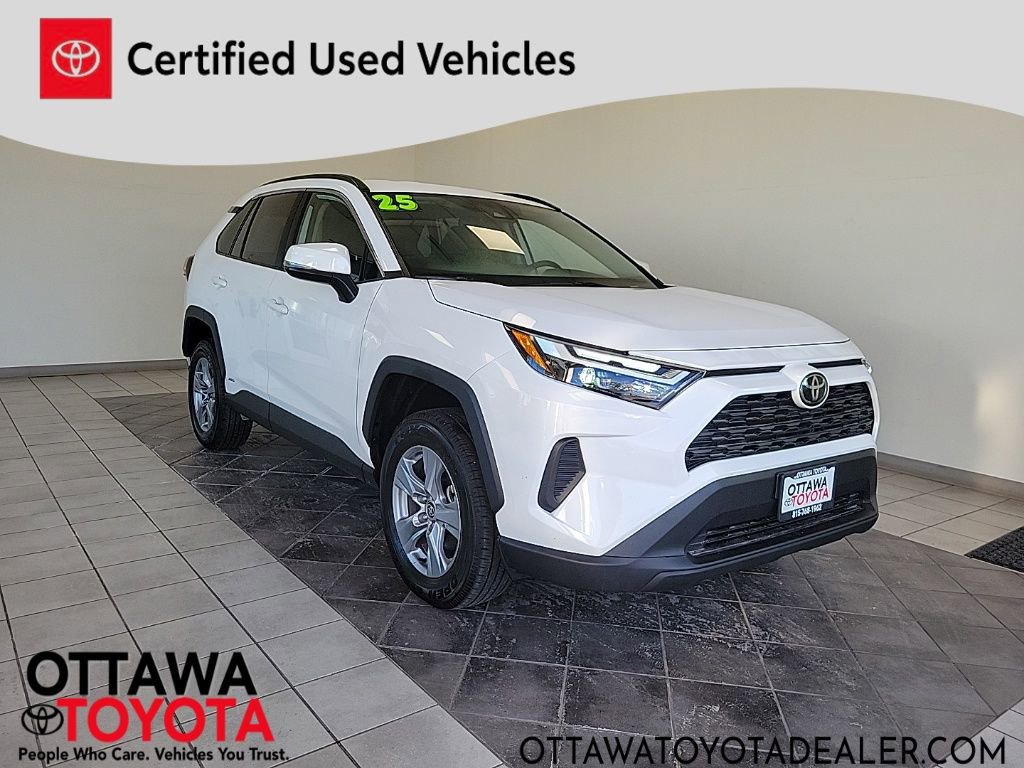Used 2025 Toyota RAV4 XLE image 1