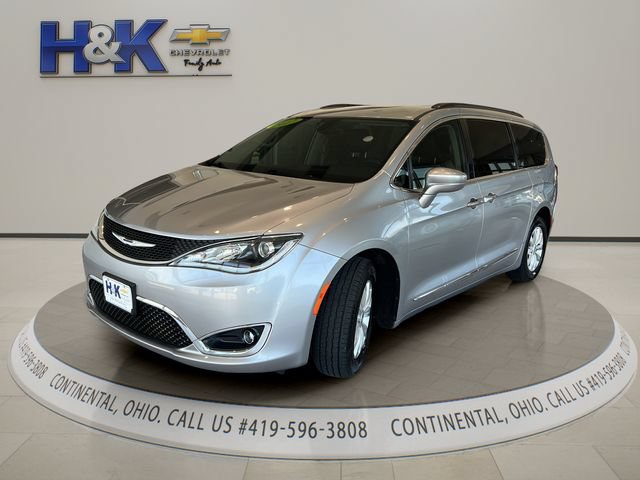 Used 2017 Chrysler Pacifica Touring-L FWD image 3