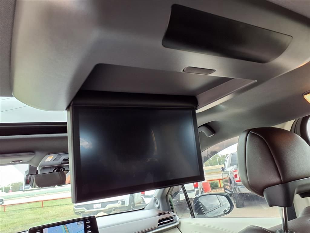 Used 2023 Toyota Sienna Platinum image 20