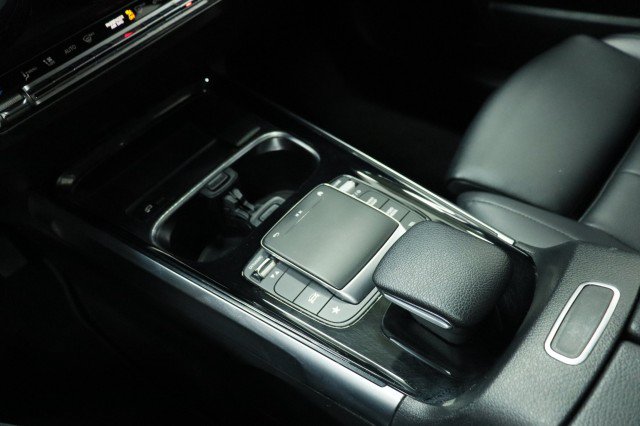 Used 2022 Mercedes-Benz GLB 250 w/ Premium Package image 18