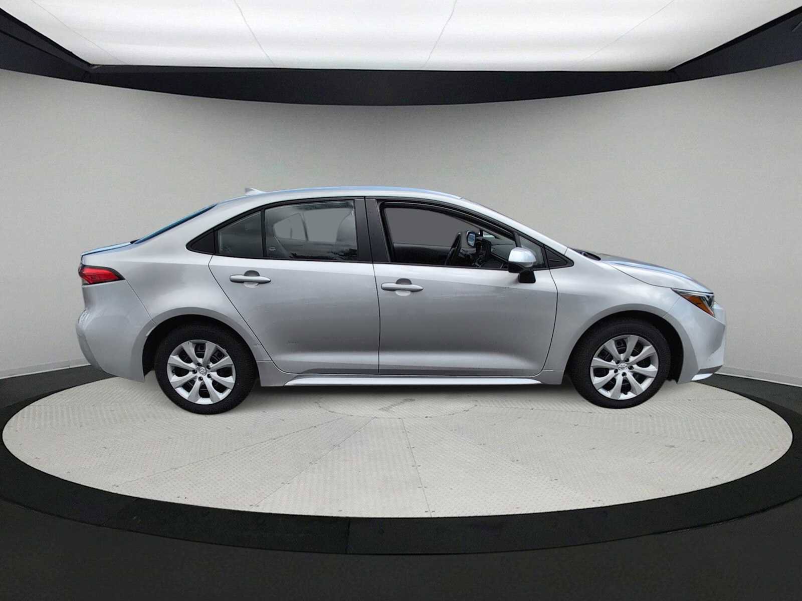 Used 2024 Toyota Corolla LE image 9