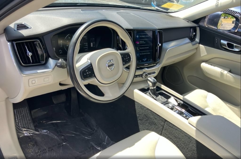 Used 2019 Volvo XC60 T5 Momentum w/ Premium Package AWD/4WD image 5