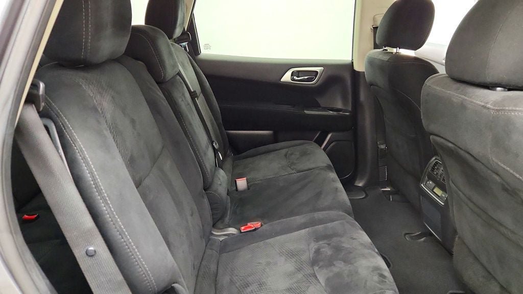 Used 2016 Nissan Pathfinder SV AWD/4WD image 22