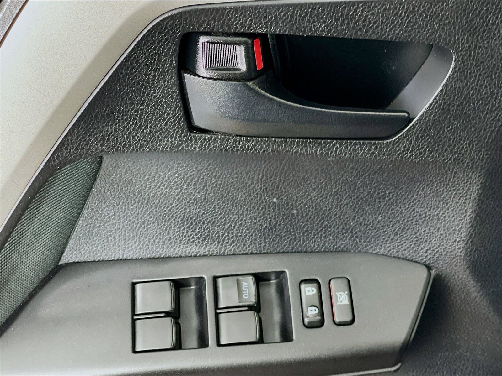 Used 2017 Toyota RAV4 LE image 21