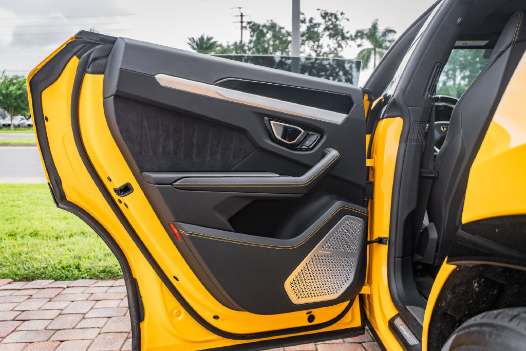 Used 2019 Lamborghini Urus AWD/4WD image 36