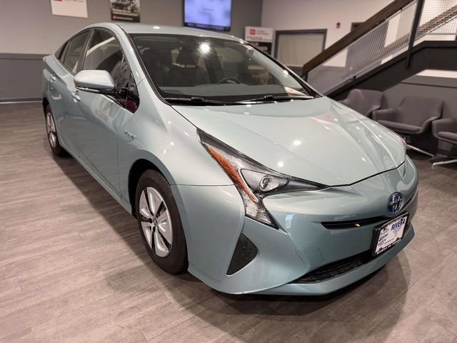 Used 2016 Toyota Prius Three FWD image 2