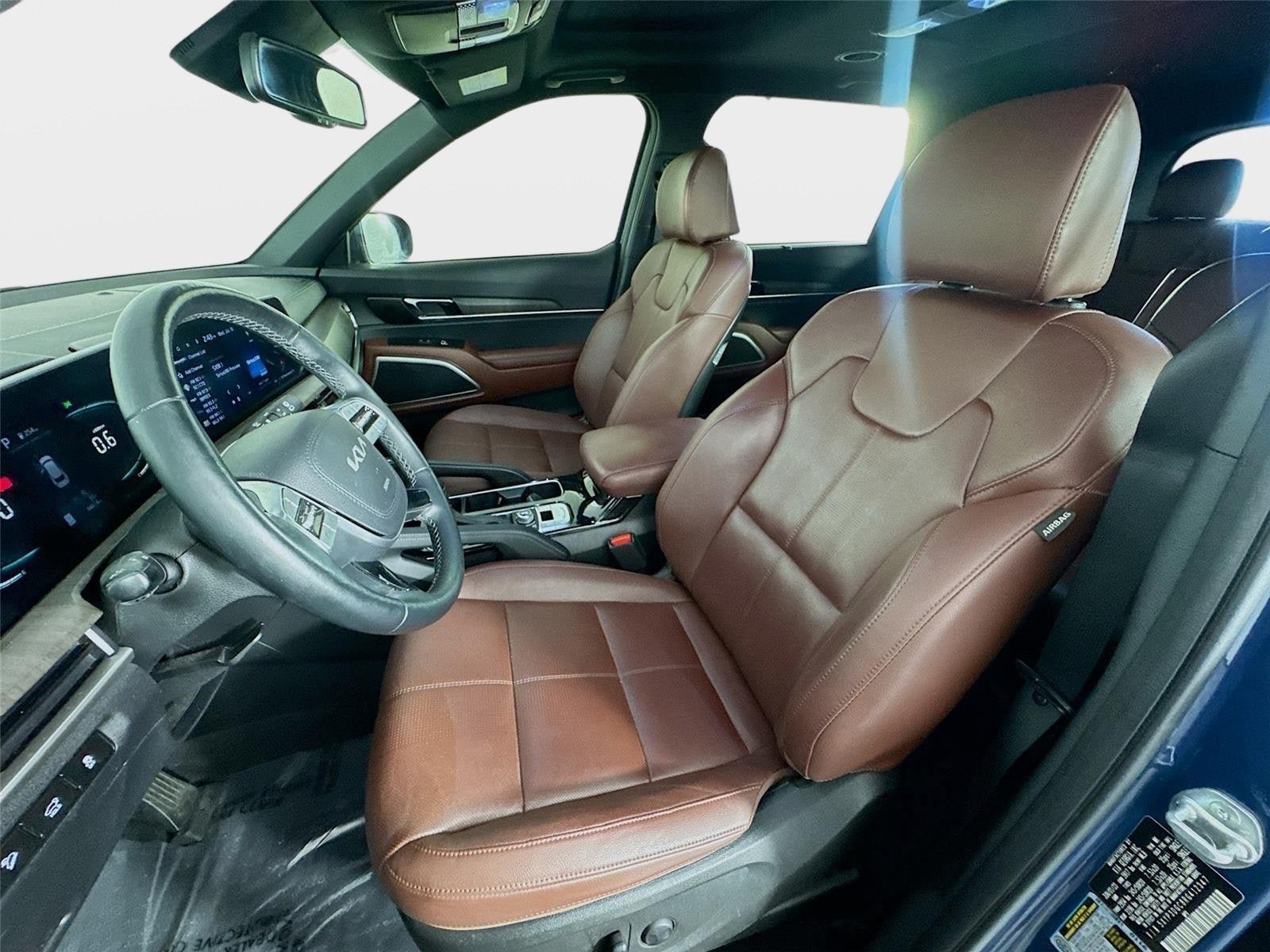 Certified 2024 Kia Telluride EX w/ EX Captain's Chair Package AWD/4WD image 11
