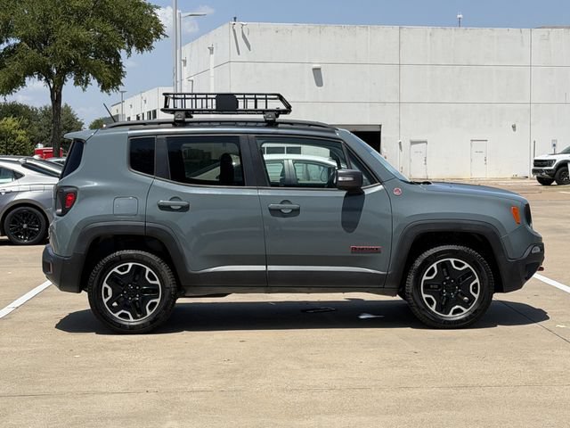 Used 2016 Jeep Renegade Trailhawk AWD/4WD image 3