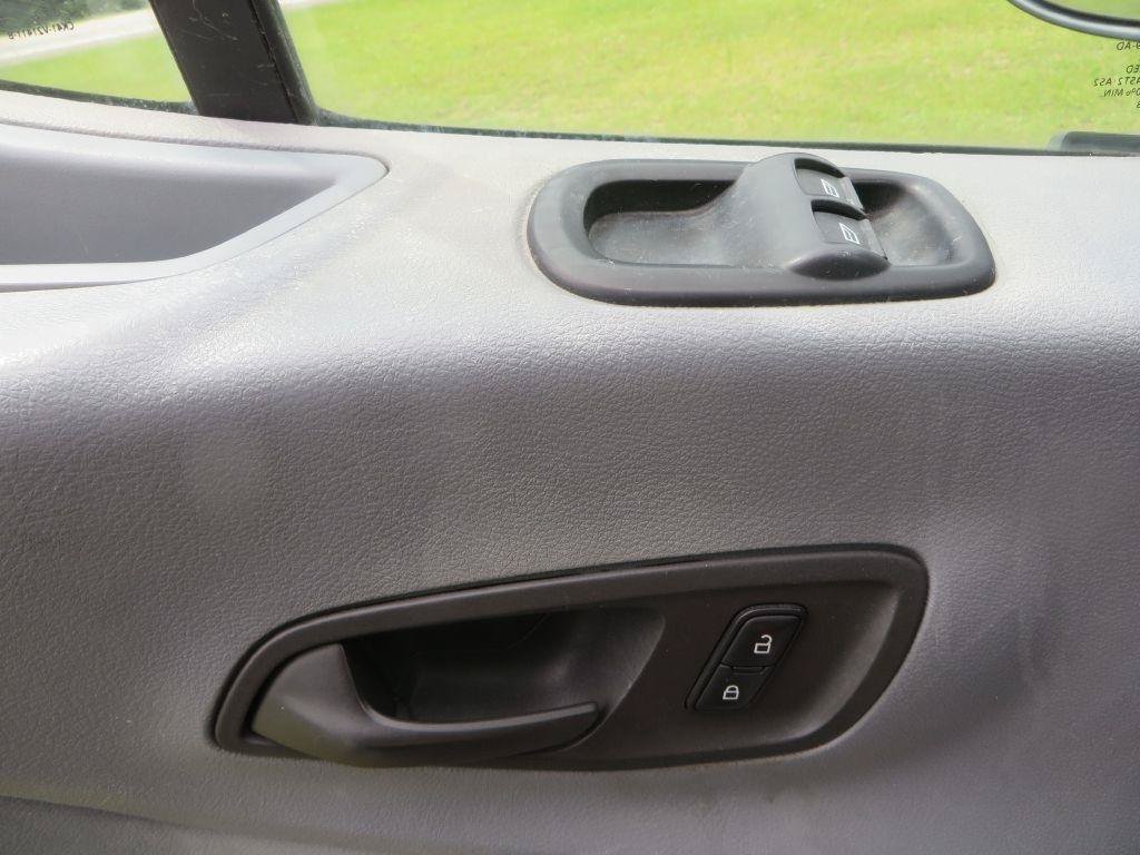 Used 2018 Ford Transit 250 138 RWD image 18