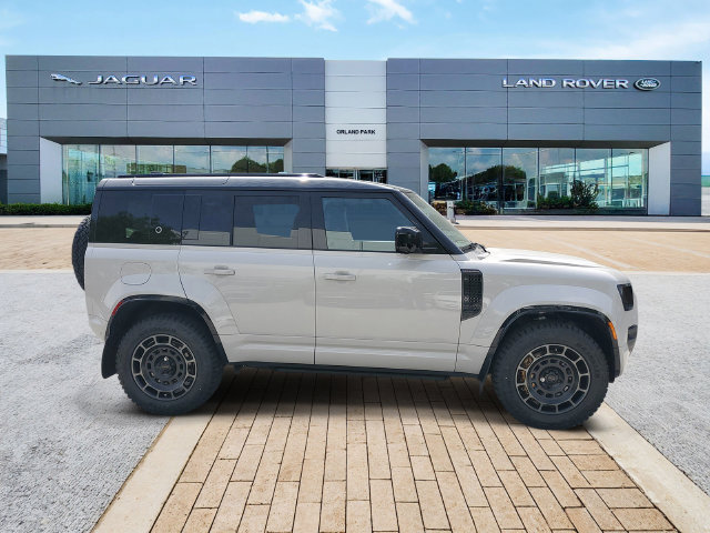 New 2026 Land Rover Defender 110 AWD/4WD image 4