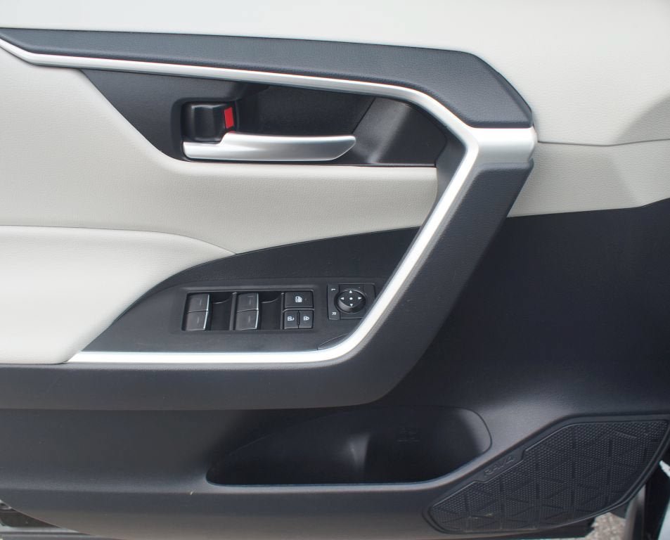 Used 2025 Toyota RAV4 XLE w/ Weather Package AWD/4WD image 29