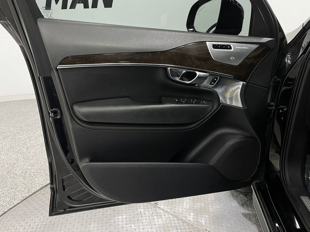 Used 2018 Volvo XC90 T8 Momentum w/ Convenience Package image 16