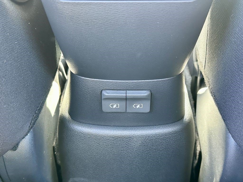 Certified 2025 Nissan Kicks Play S FWD image 31