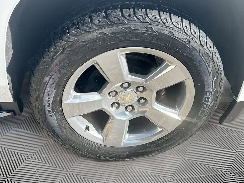 Used 2020 Chevrolet Suburban Premier image 32