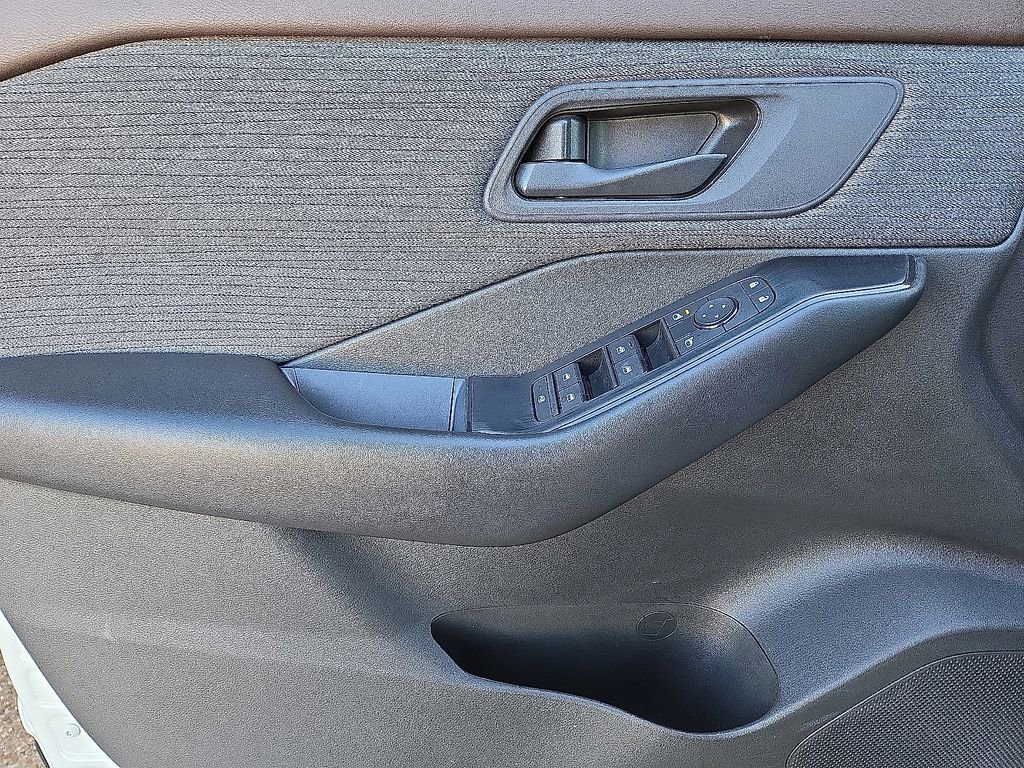 Used 2023 Nissan Rogue S image 18