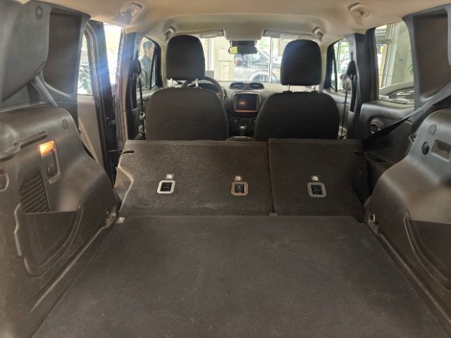Used 2022 Jeep Renegade Latitude AWD/4WD image 20