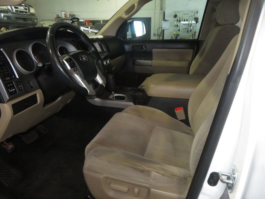 Used 2016 Toyota Sequoia SR5 AWD/4WD image 19