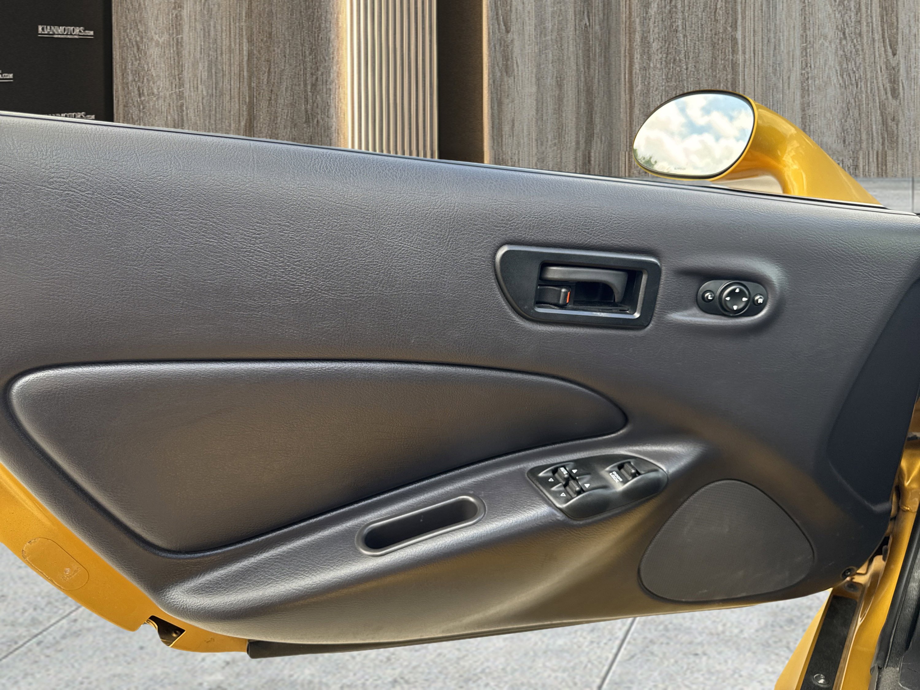 Used 2002 Chrysler Prowler image 34