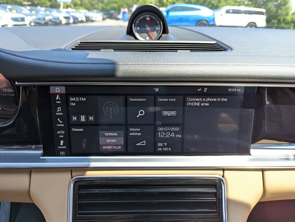 Used 2018 Porsche Panamera RWD image 21