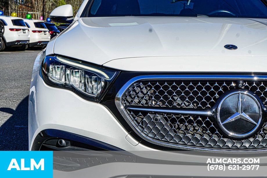 Used 2024 Mercedes-Benz E 450 4MATIC Sedan w/ MBUS Superscreen Package image 11