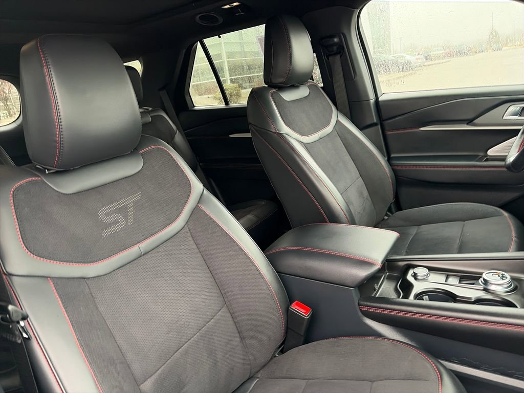 Used 2025 Ford Explorer ST image 13