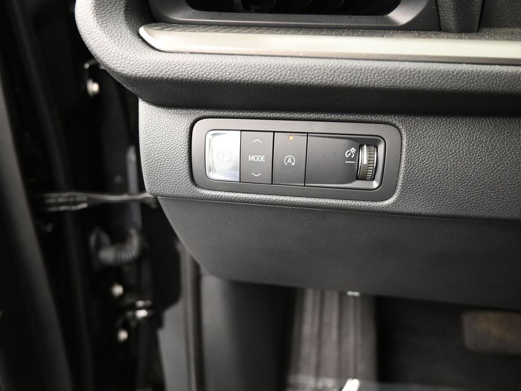 Used 2025 Chevrolet Traverse LT image 31