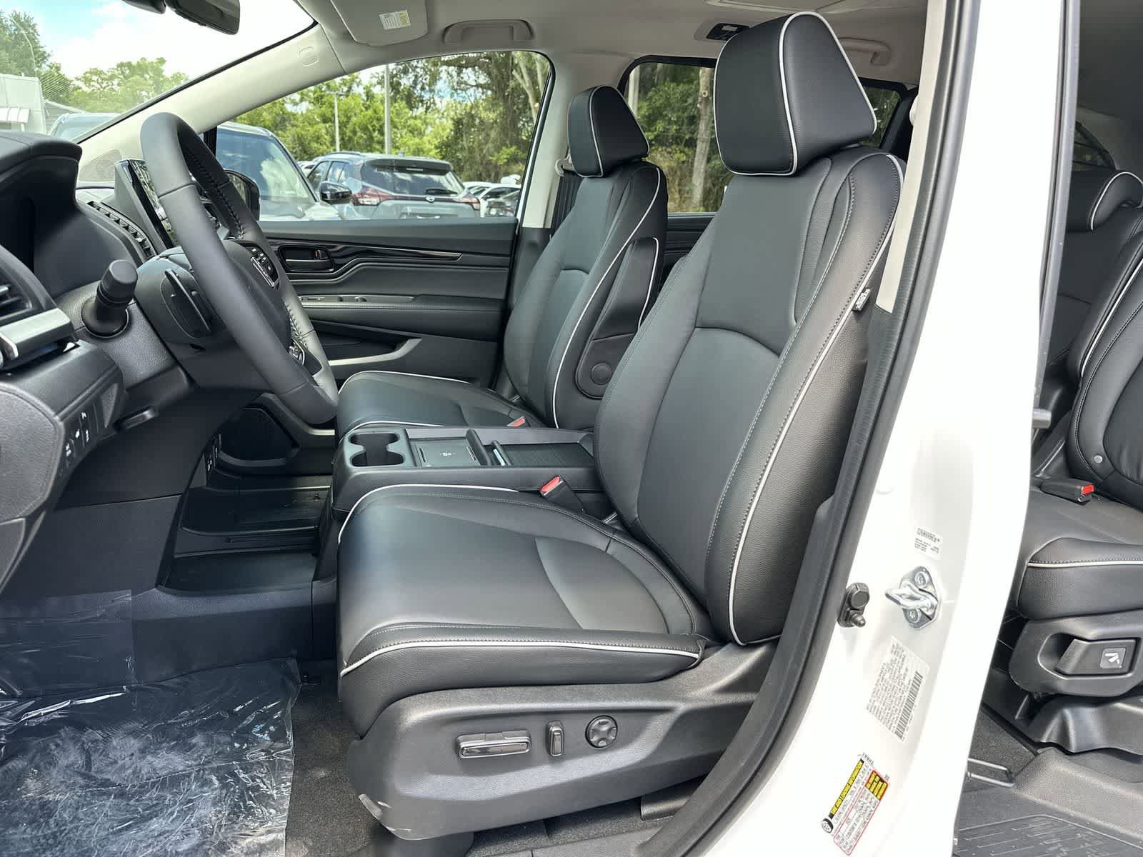 New 2026 Honda Odyssey Touring image 11