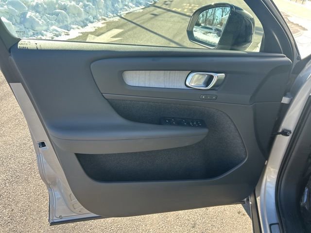 Certified 2025 Volvo XC40 B5 Plus image 15