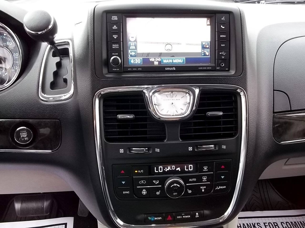 Used 2012 Chrysler Town & Country Touring-L w/ Entertainment Group #2 FWD image 16