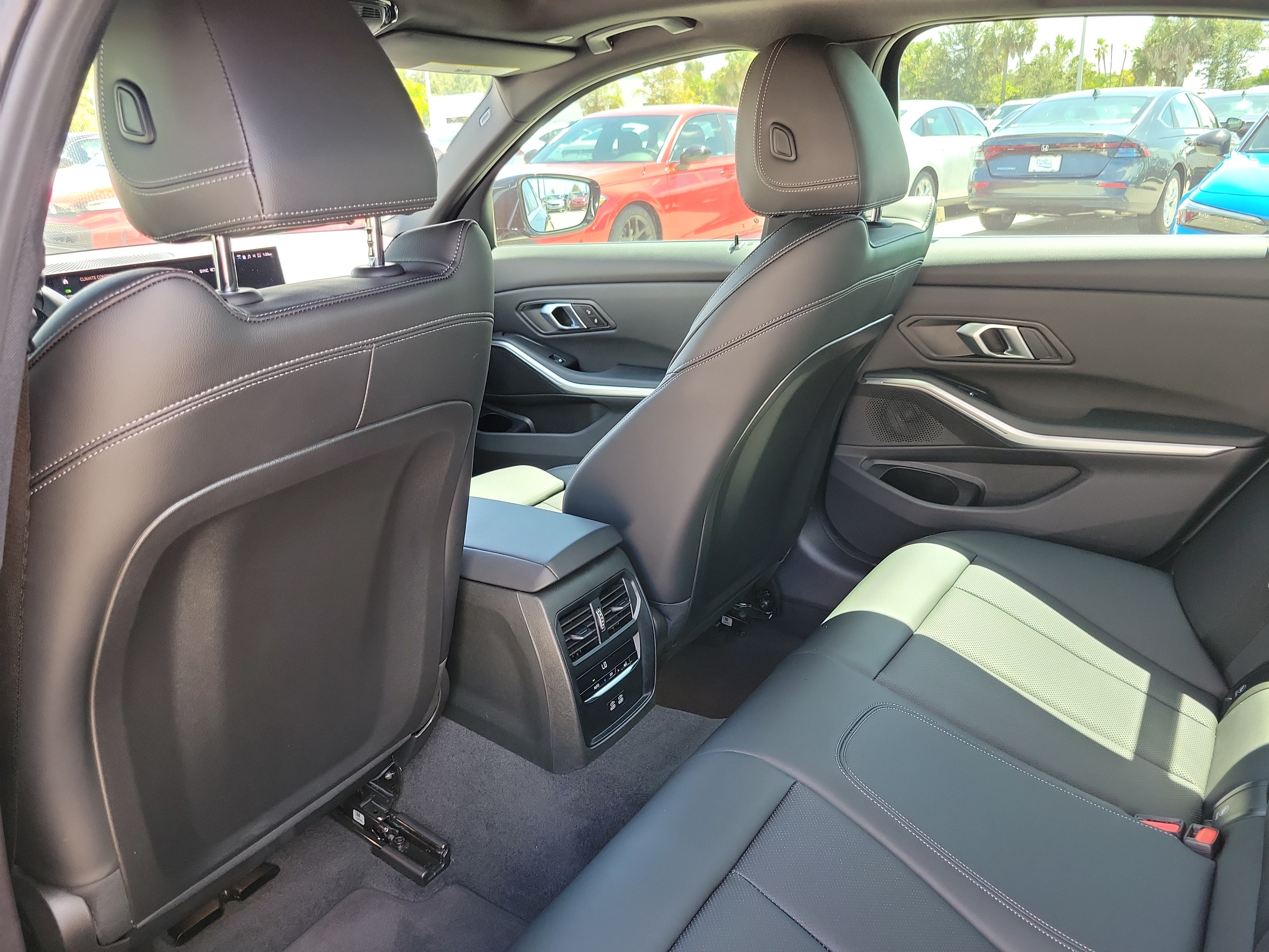 Used 2024 BMW 330i Sedan w/ Convenience Package RWD image 11