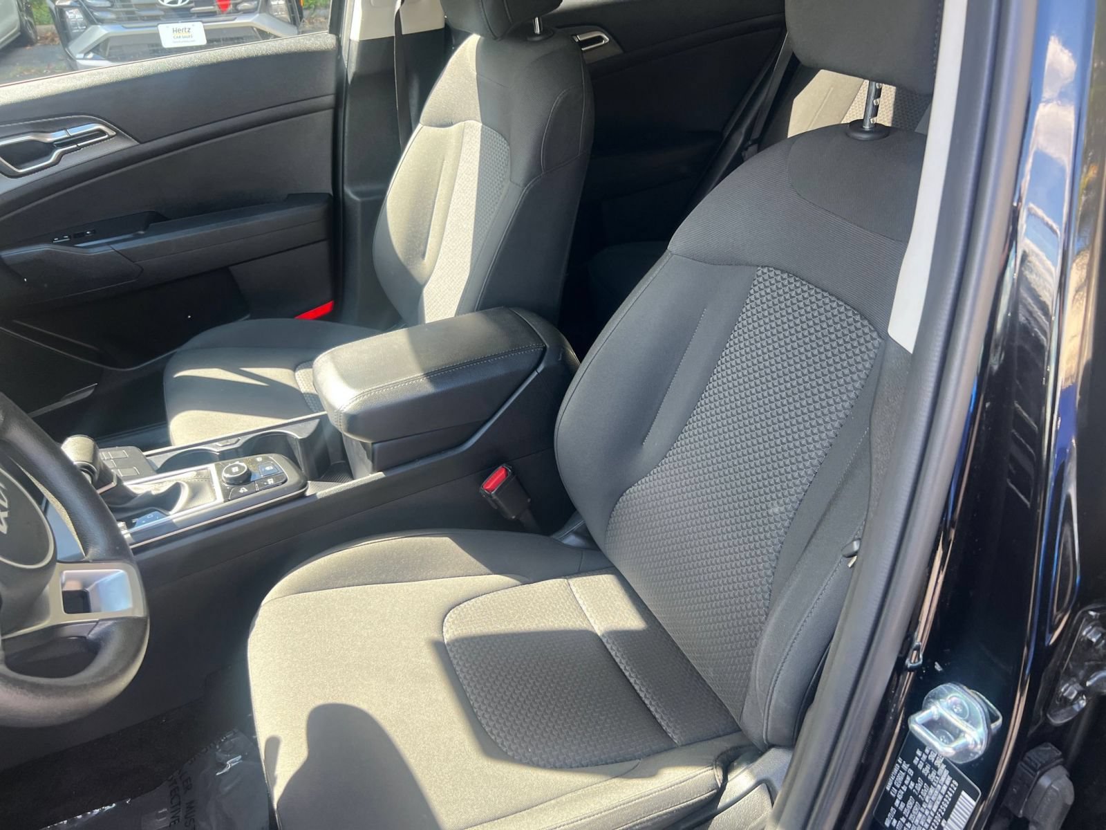Used 2025 Kia Sportage LX FWD image 30