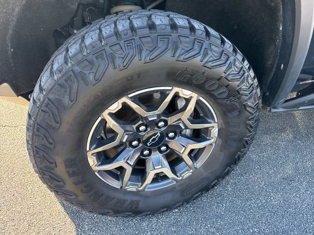 Used 2023 Chevrolet Colorado ZR2 w/ ZR2 Convenience Package III AWD/4WD image 2
