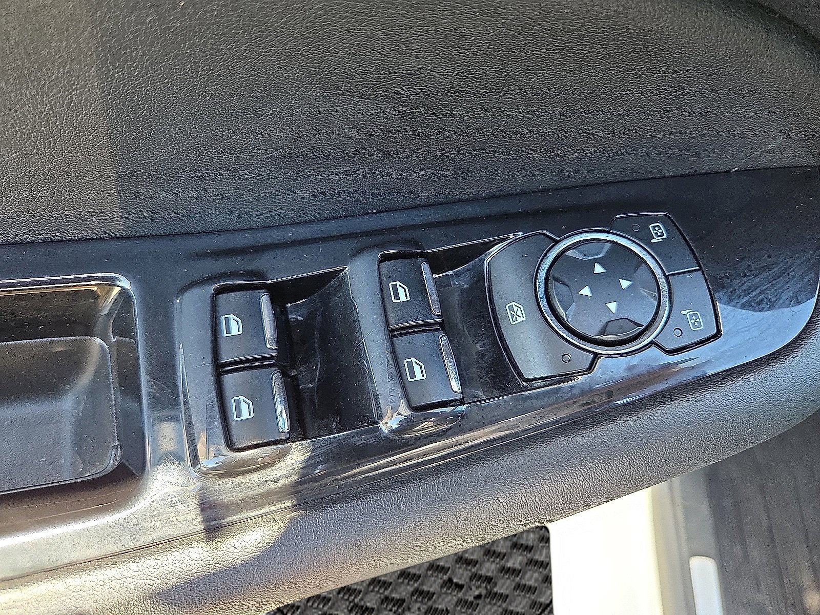 Used 2020 Ford Edge ST-Line w/ Cold Weather Package image 14